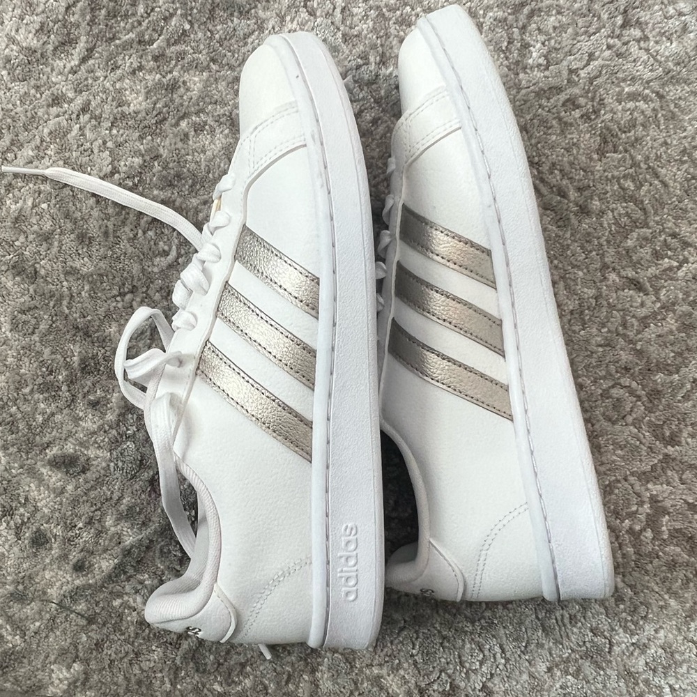 Adidas Grand Court Women’s cloud foam sneakers sz 9.5
